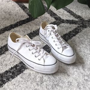 ✨BF SALE✨White Platform Converse